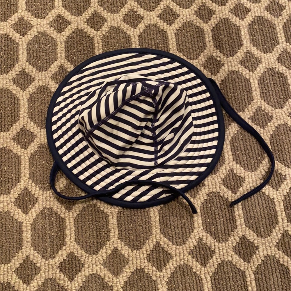Hanna Anderson sun hat - navy and white stripe xs